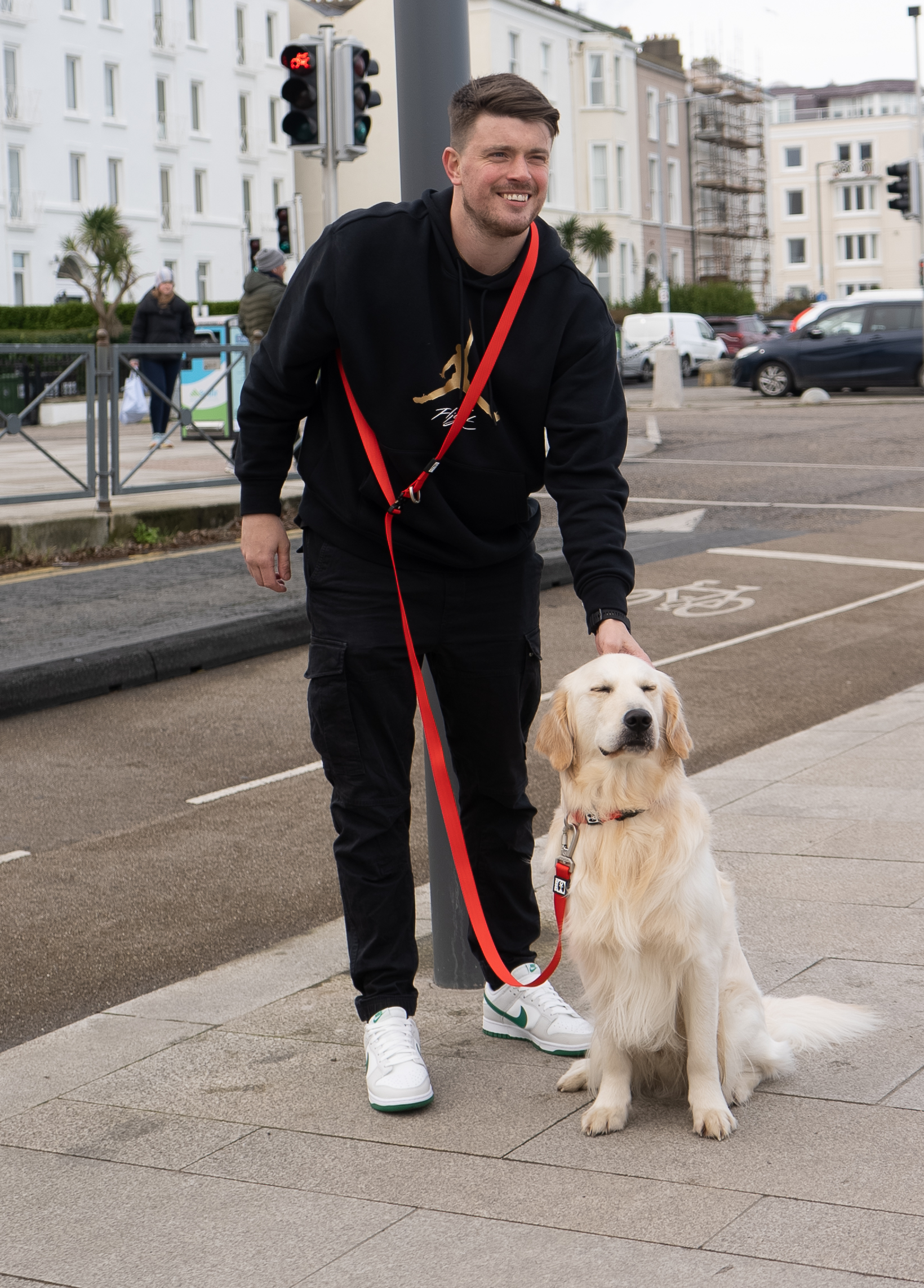Hands-Free Dog Leash for Waist or Crossbody Wear, Adjustable 2.2 m City Lead with Locking Clasp source image 2