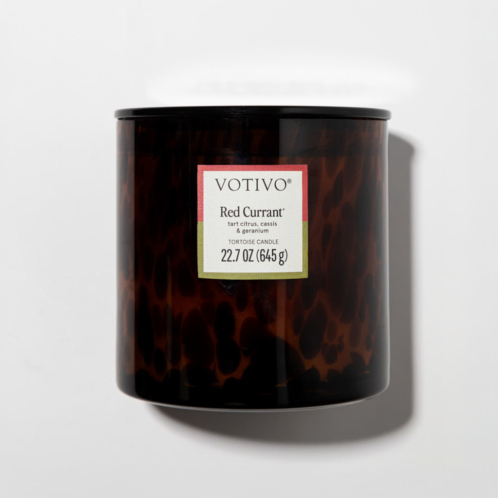 Tortoiseshell Scented Candle in Red Currant, 22.7 oz Soy Blend Wax with Paper and Cotton Wicks source image 3