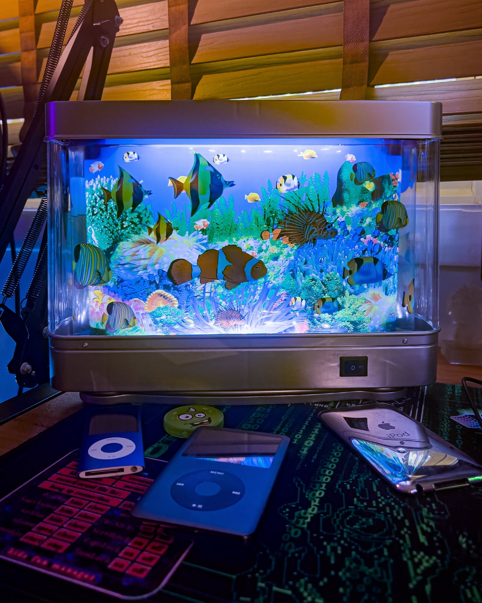 Rotating Tropical Fish Table Lamp for Soft Ambient Light, Quiet Motion in a 10-Inch Y2K-Inspired Design source image 3