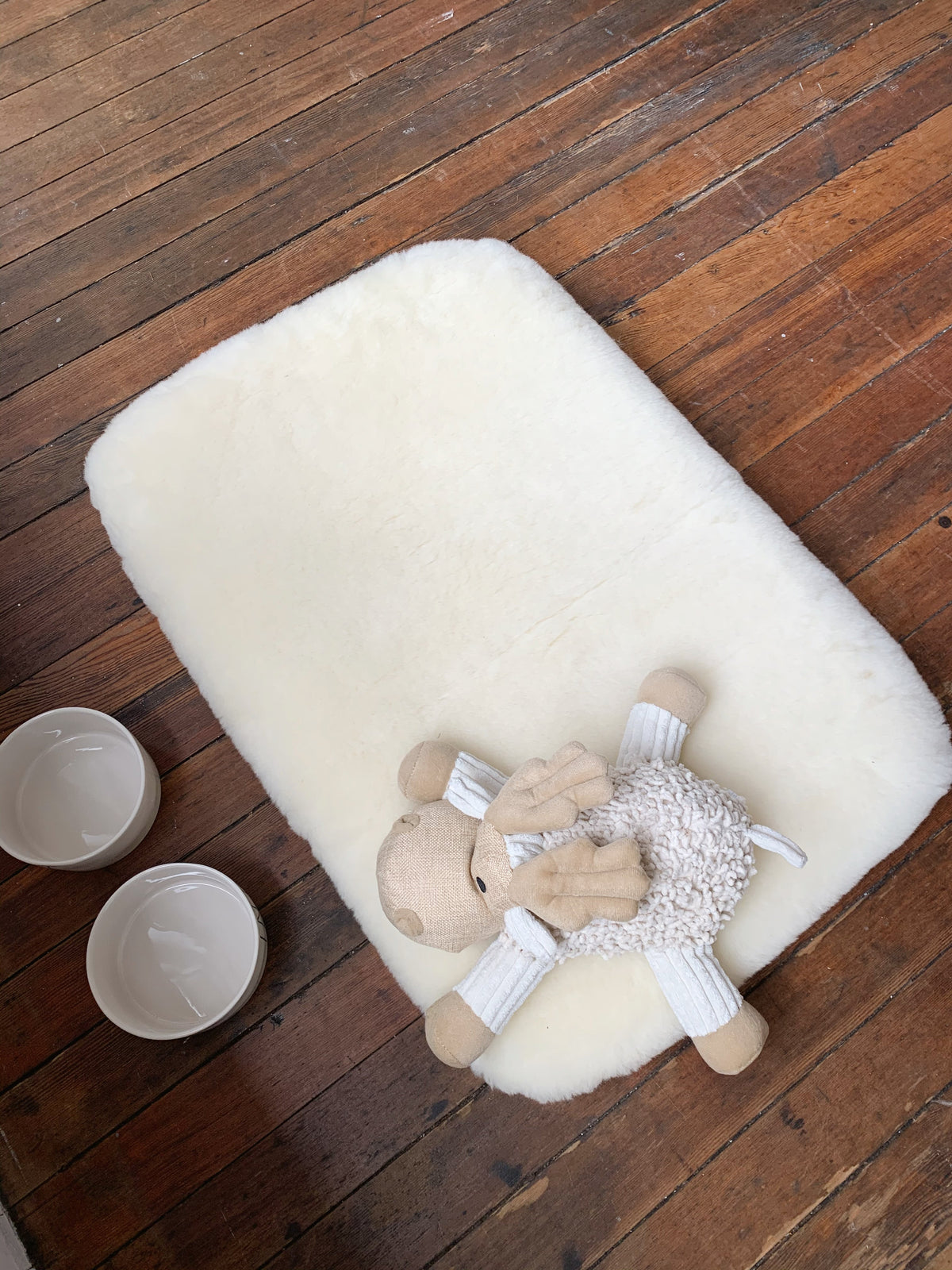 Sheep Wool Pet Mat, One-Inch Natural Wool Pile with Rubber or Cotton Canvas Backing in Six Sizes source image 4