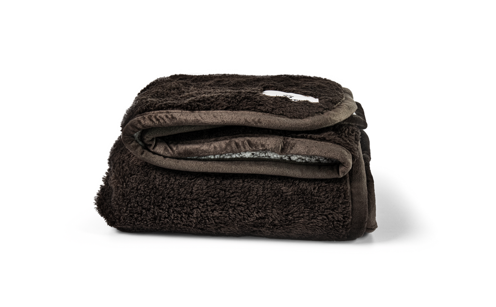 Waterproof Pet Blanket with Absorbent Core and Reinforced Edge Binding in Four Washable Sizes source image 4