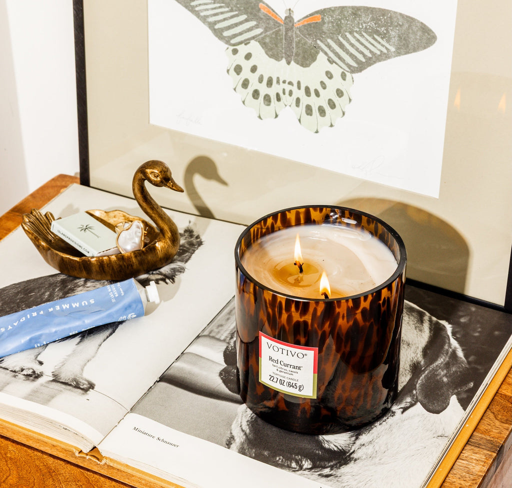 Tortoiseshell Scented Candle in Red Currant, 22.7 oz Soy Blend Wax with Paper and Cotton Wicks source image 6