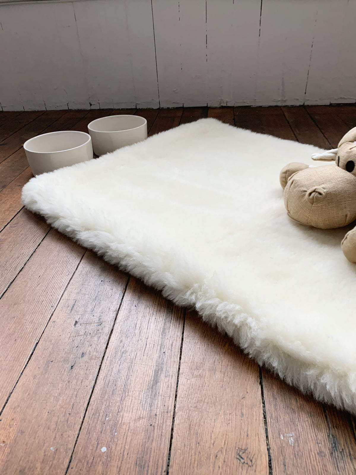 Sheep Wool Pet Mat, One-Inch Natural Wool Pile with Rubber or Cotton Canvas Backing in Six Sizes source image 6