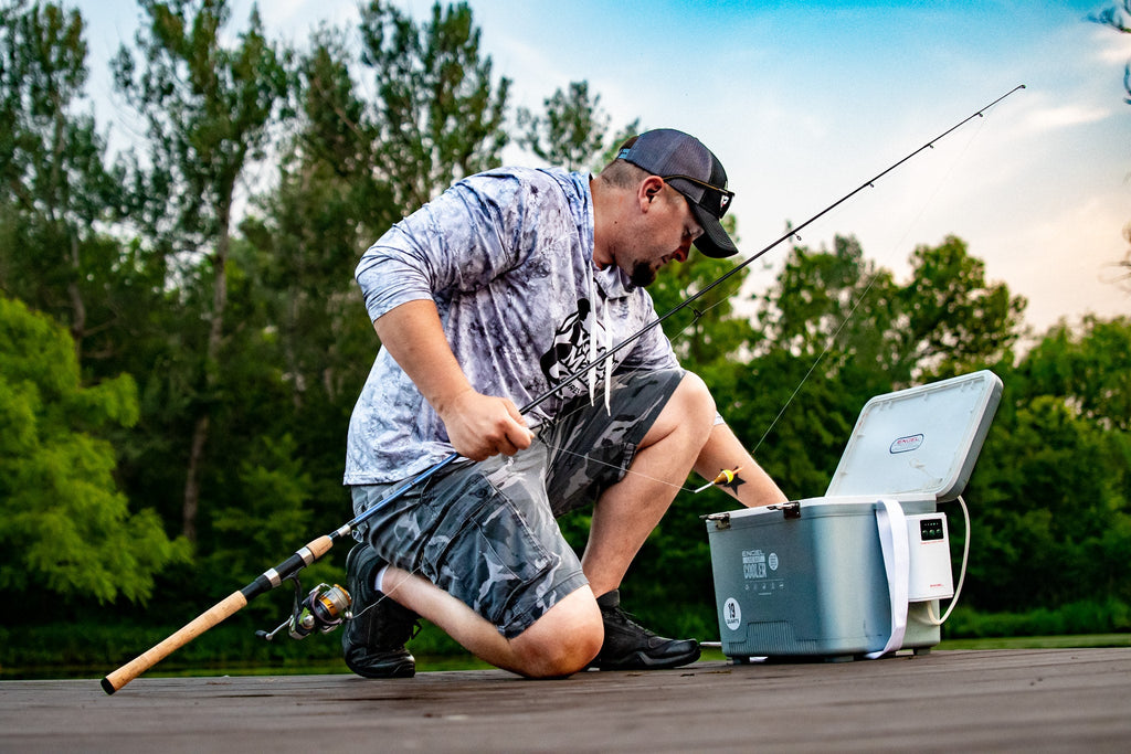 19 Quart Live Bait Cooler, USB-C Rechargeable Aerator and Stainless Hardware for Fishing Trips source image 8