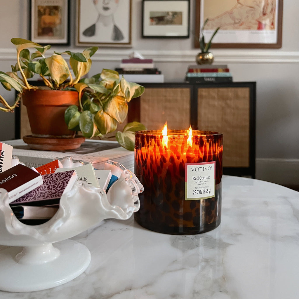 Tortoiseshell Scented Candle in Red Currant, 22.7 oz Soy Blend Wax with Paper and Cotton Wicks source image 8
