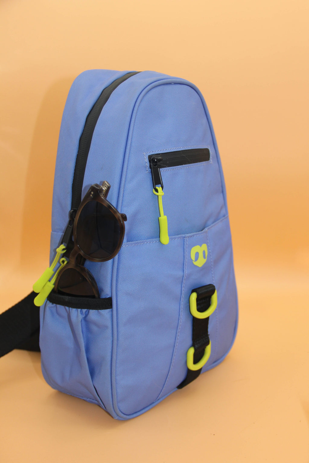 Waterproof Dog Walking Shoulder Bag, Organized Treat and Waste Storage for Training and Daily Outings source image 9