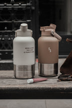 3-in-1 Dog Travel Water Bottle with 32 oz Reservoir and Two Detachable Bowls in Three Colors source image 10