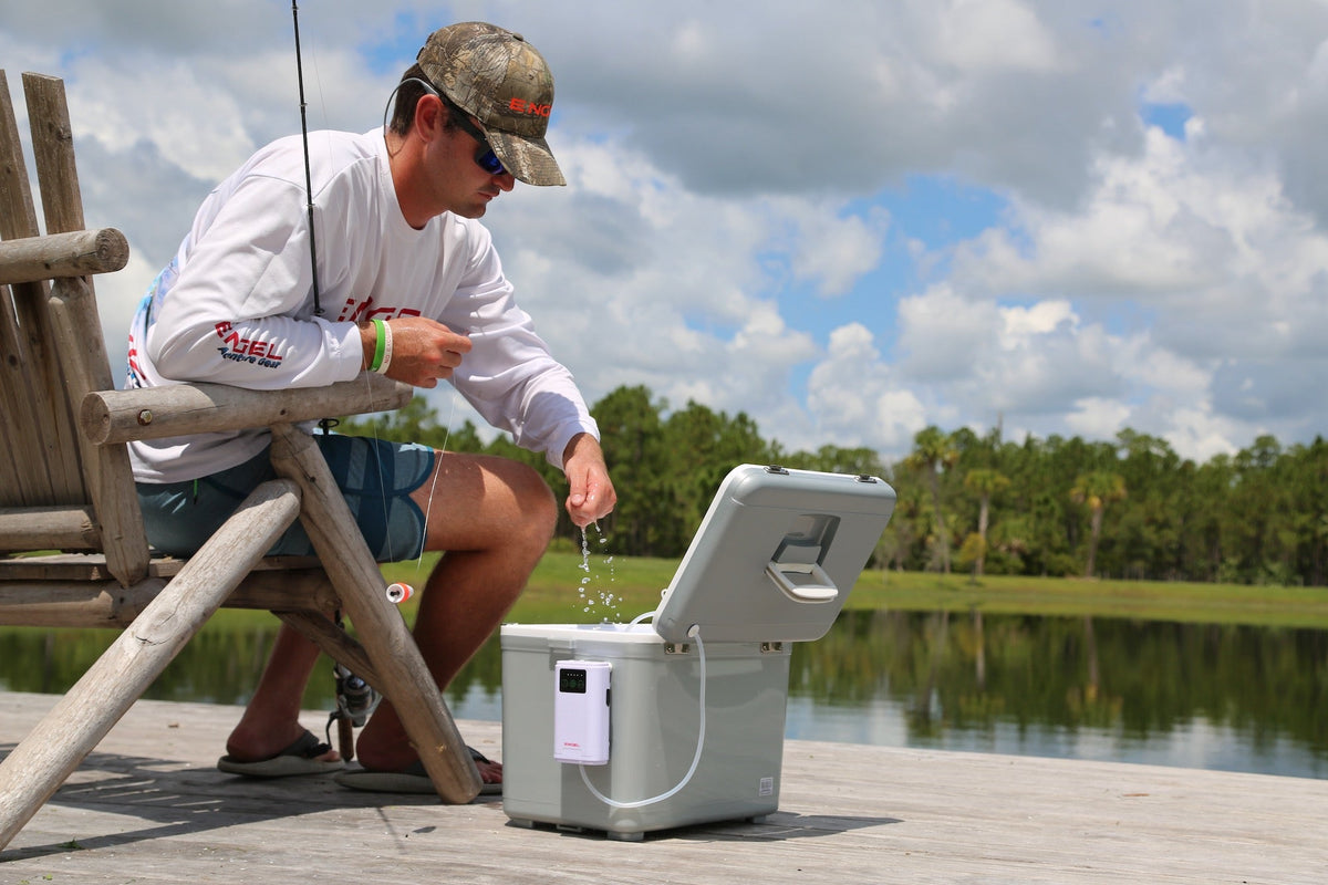 13-Quart Live Bait Cooler and USB-C Rechargeable Aerator, Stainless-Hardware Fishing Box with Carry Strap source image 12