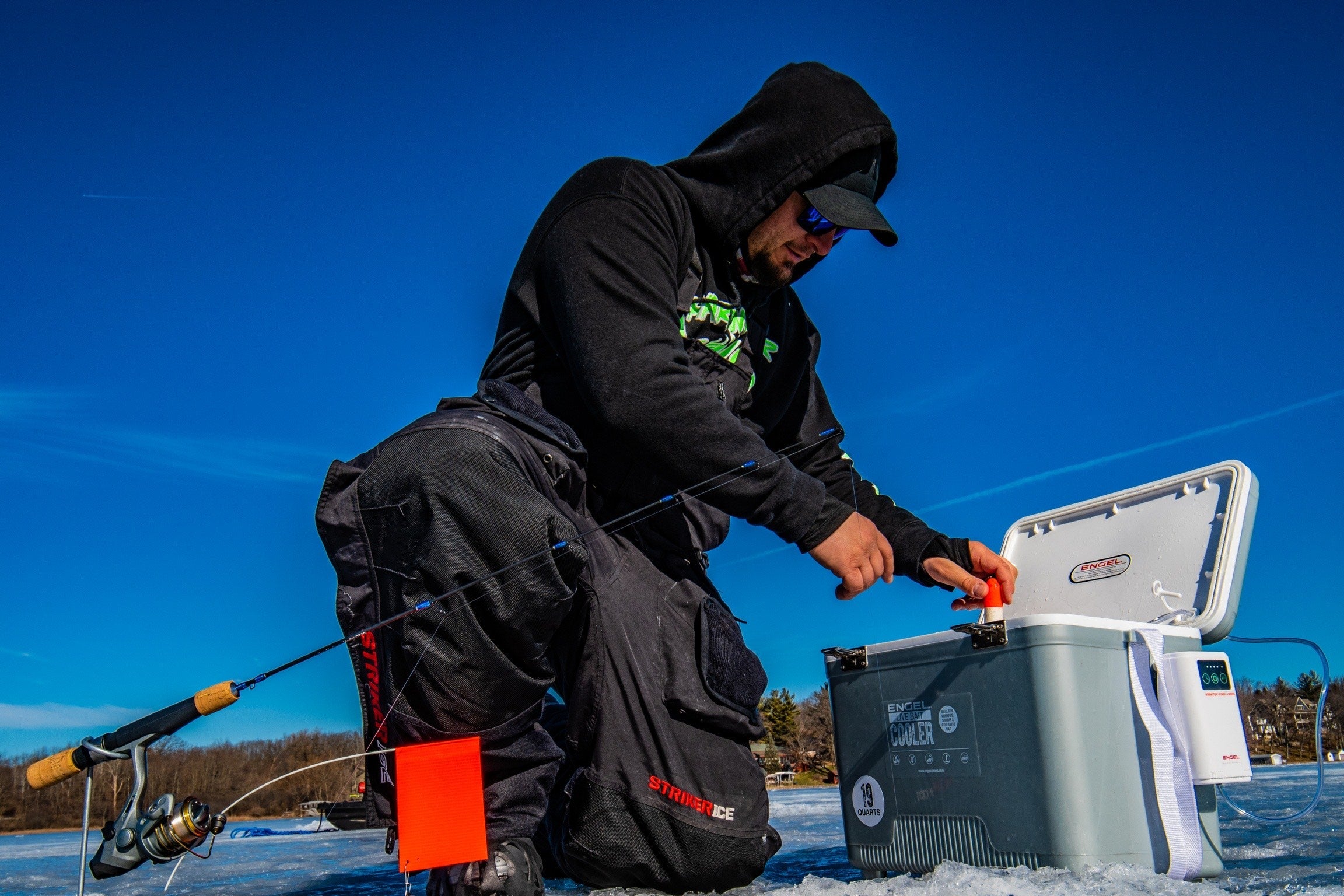 19 Quart Live Bait Cooler, USB-C Rechargeable Aerator and Stainless Hardware for Fishing Trips source image 13