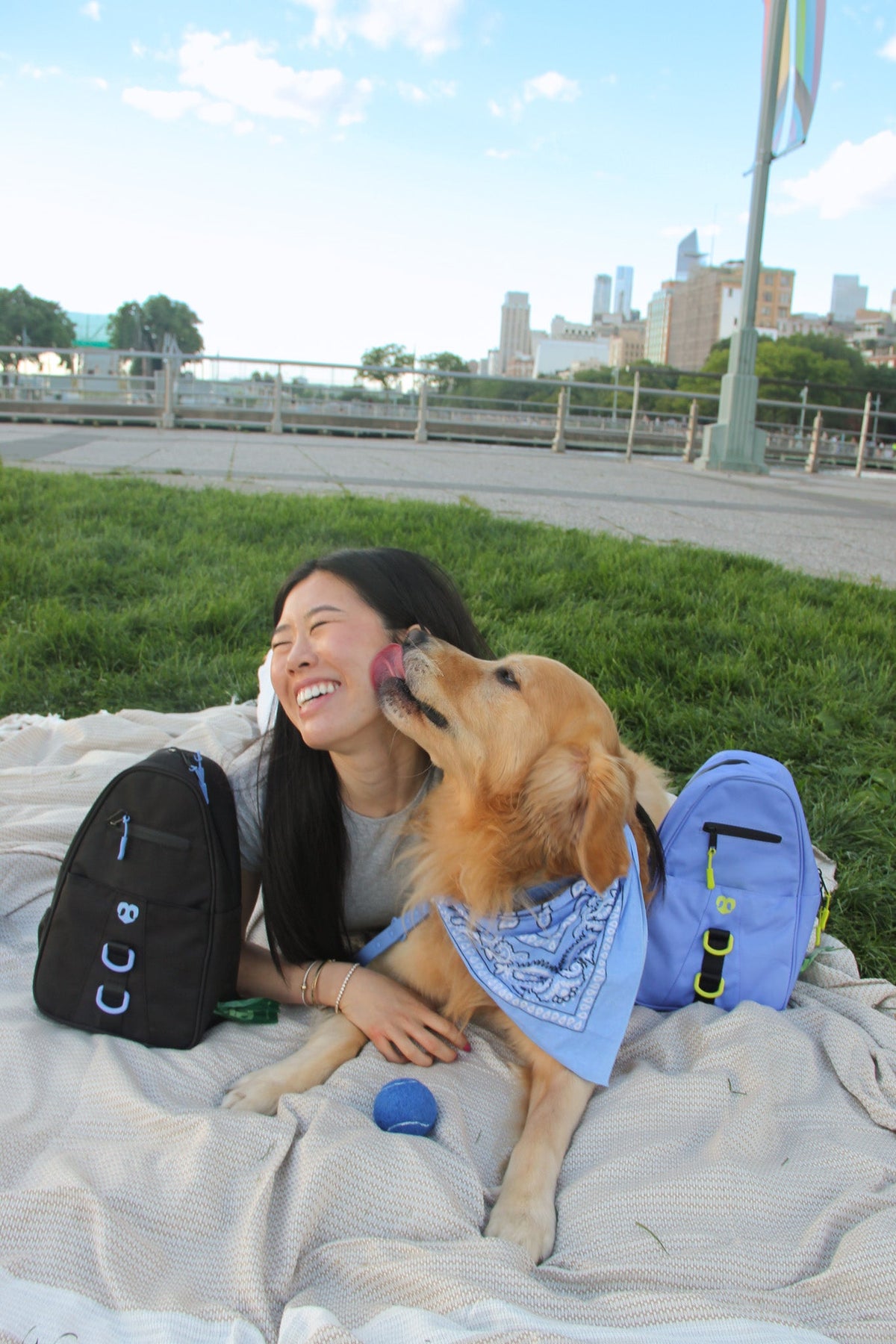 Waterproof Dog Walking Shoulder Bag, Organized Treat and Waste Storage for Training and Daily Outings source image 34