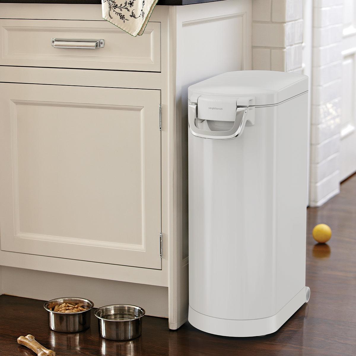 Extra Large Airtight Pet Food Storage Bin product image 19