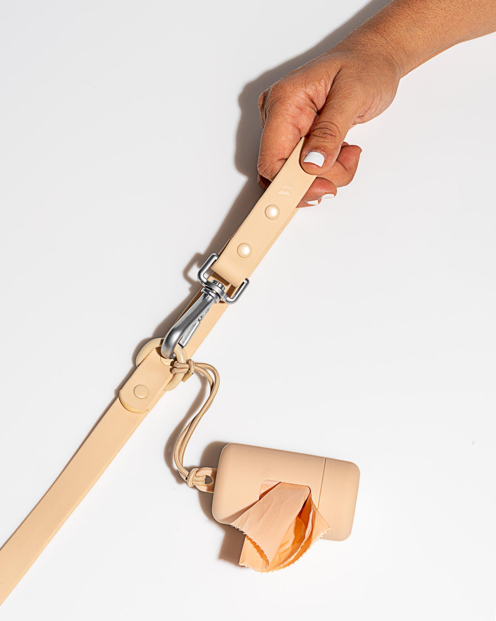 Leash-Attached Dog Waste Bag Dispenser product image 40