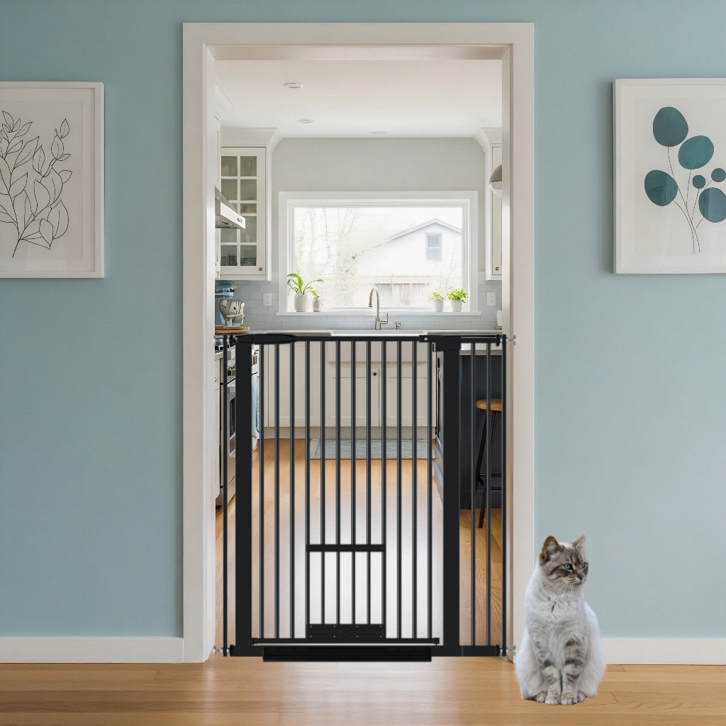 Dog Gate with Cat Door product image 10