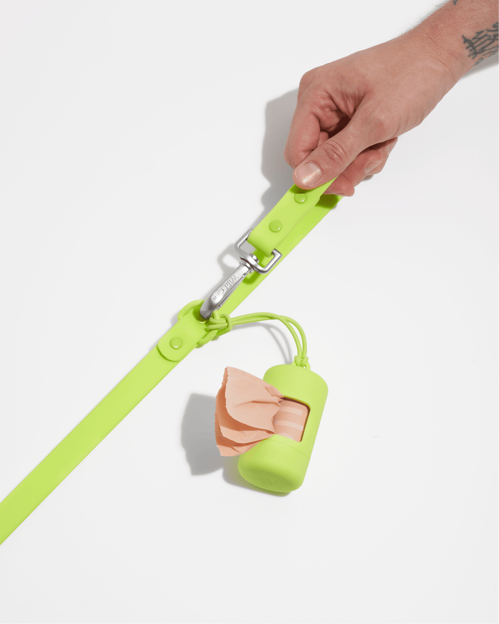 Leash-Attached Dog Waste Bag Dispenser product image 31