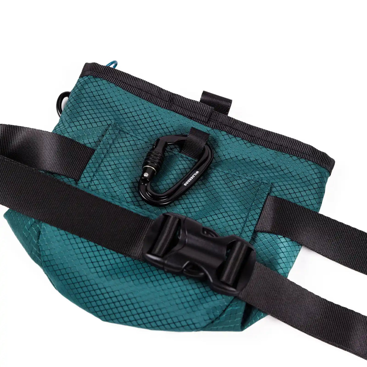 Dog training treat pouch with magnetic and zip closures