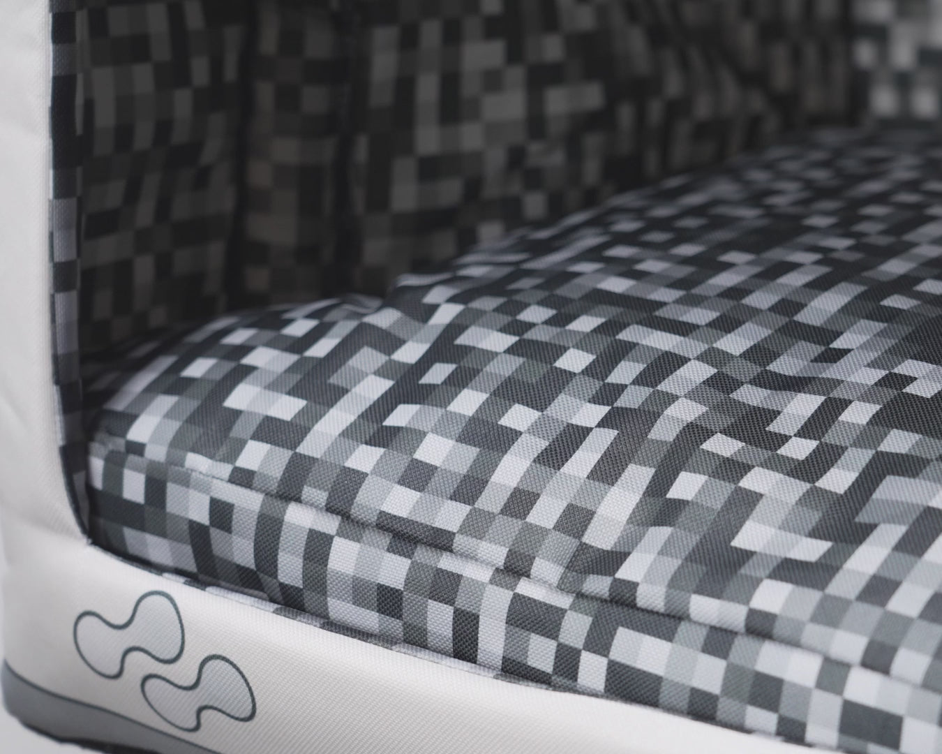Retro Monitor Pet Cave Bed for Cats and Small Dogs, Dual-Texture Cushion and Washable Zipper Cover source demonstration video